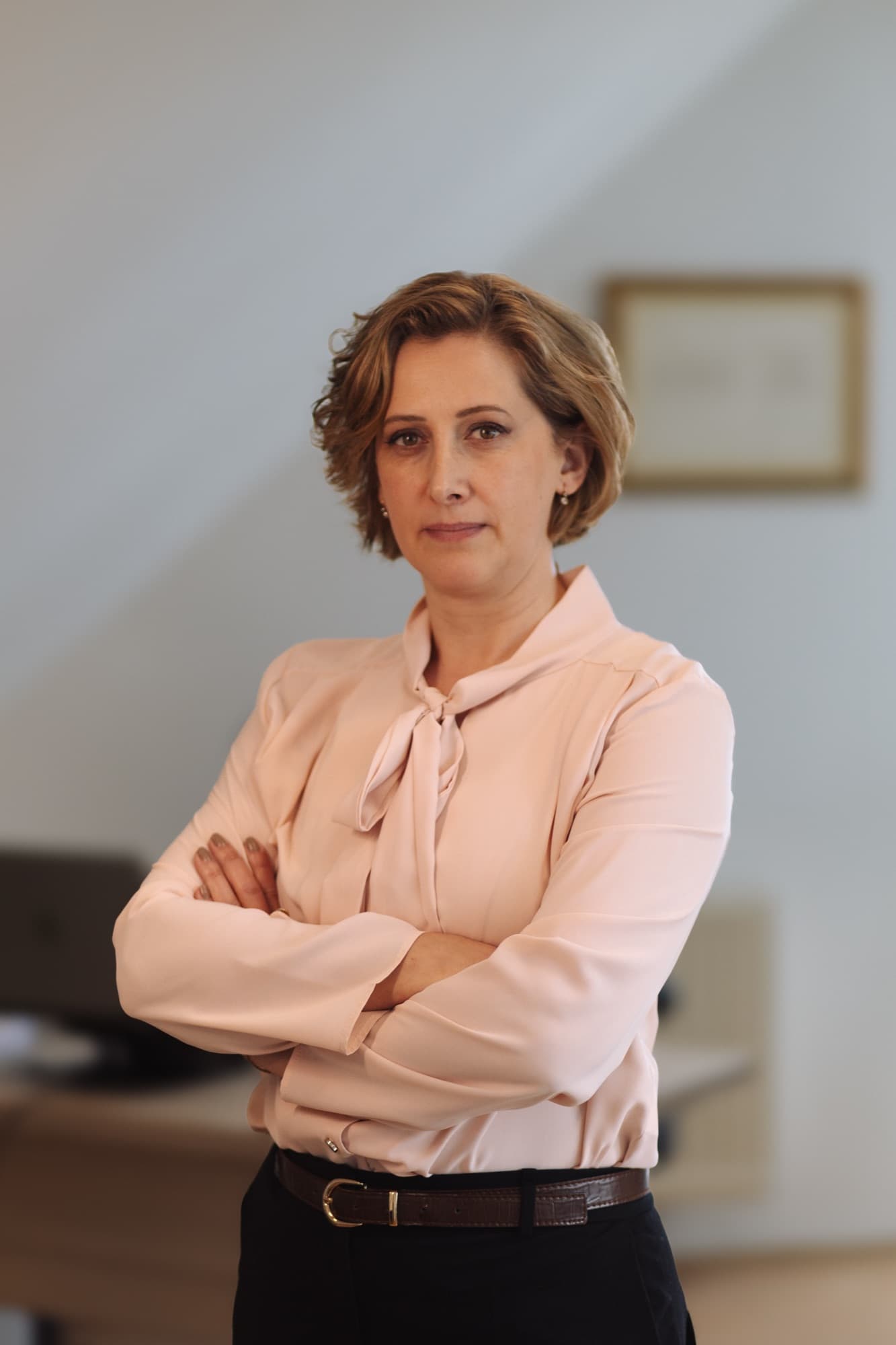 Dr. Sófalvi Ágota az irodájában